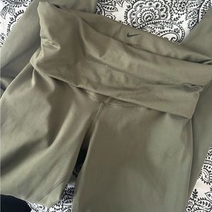 Nike hunter maternity leggings